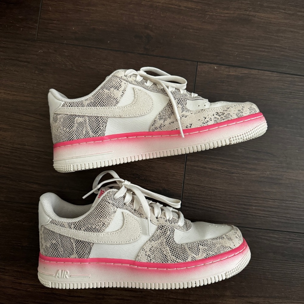 Nike White and Pink Sneakers